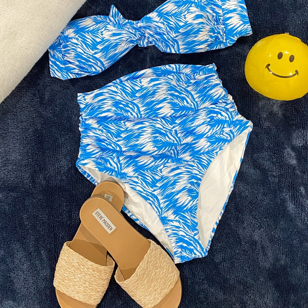 ⬇️PRICE DROP ⬇️ Melissa Odabash •Bikini Swimwear - Blue/White 
Top:10 - Bottom:6